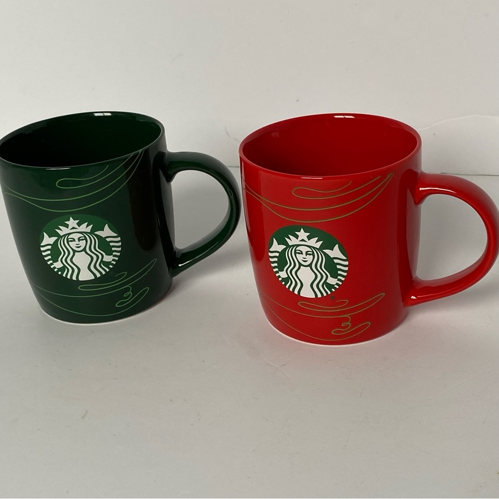 Set of 2 2020 Starbucks Mugs Holiday Red Green Ceramic Christmas Coffee Tea EUC